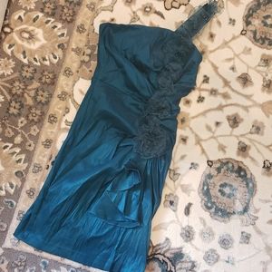 Romeo and Juliet Couture One Shoulder Ruched Dress. Fits like a size 4 small.